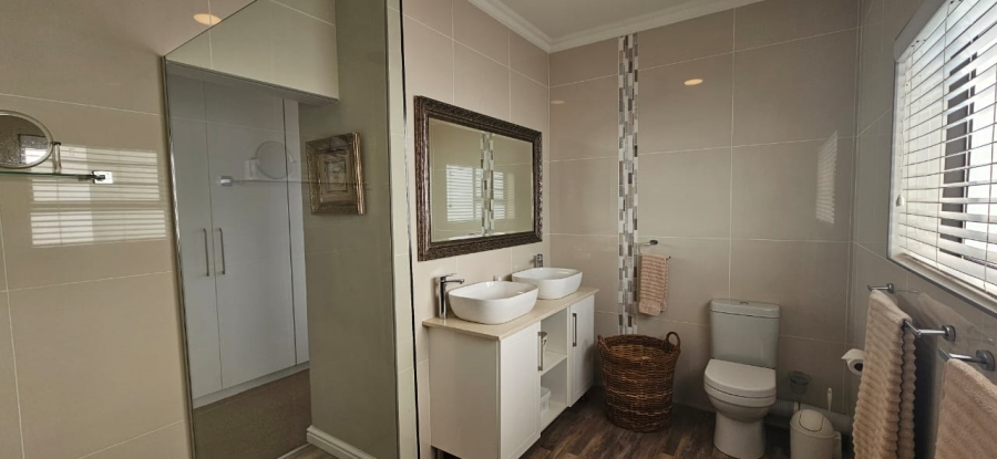 4 Bedroom Property for Sale in Wavecrest Eastern Cape